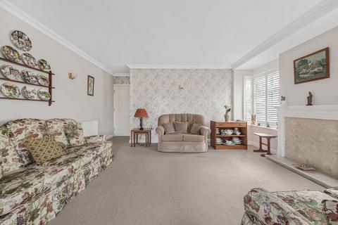 2 bedroom flat for sale, Alexander Crescent, Caterham, CR3 5ZG