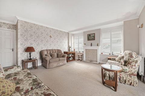 2 bedroom flat for sale, Alexander Crescent, Caterham, CR3 5ZG