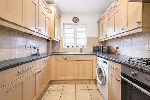 2 bedroom flat for sale, Alexander Crescent, Caterham, CR3 5ZG