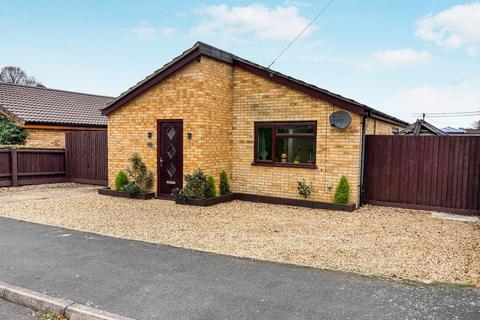 2 bedroom detached bungalow for sale - Pinewood Drive, Brandon IP27