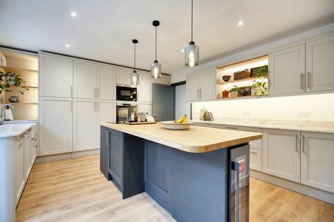 5 bedroom detached house for sale, Warmlake Road, Sutton Valence, ME17