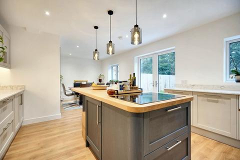5 bedroom detached house for sale, Warmlake Road, Sutton Valence, ME17