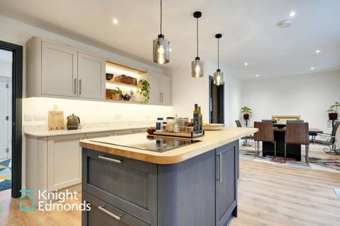 5 bedroom detached house for sale, Warmlake Road, Sutton Valence, ME17