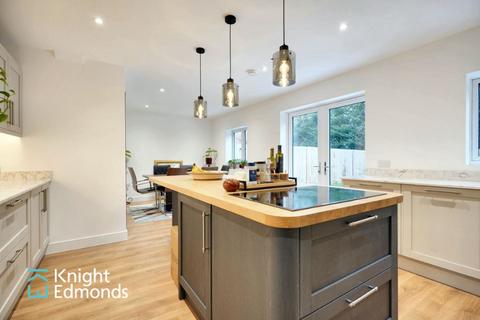 5 bedroom detached house for sale, Warmlake Road, Sutton Valence, ME17