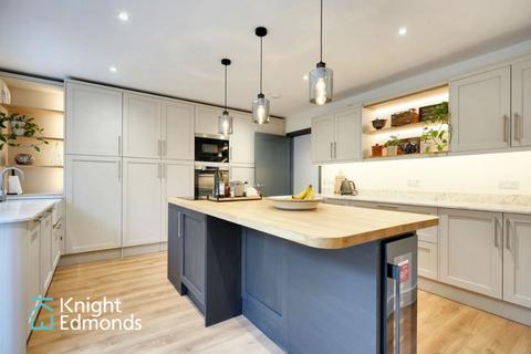 5 bedroom detached house for sale, Warmlake Road, Sutton Valence, ME17