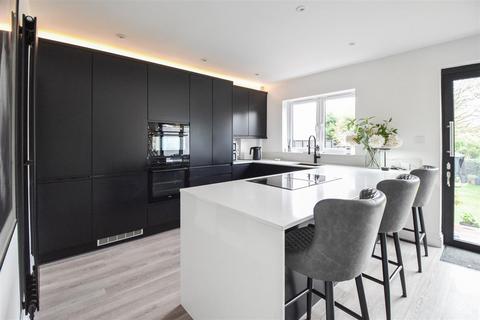 3 bedroom semi-detached house for sale, Spring Pond Meadow, Hook End, Brentwood