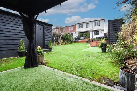 undefined, Spring Pond Meadow, Hook End, Brentwood
