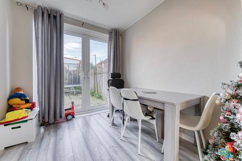 3 bedroom semi-detached house for sale, University Crescent, Gorleston