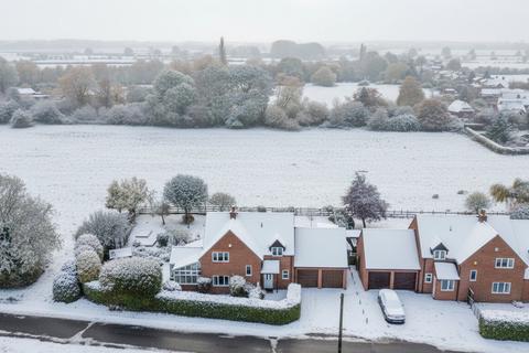 4 bedroom detached house for sale, Sheldon Road, Aylesbury HP18