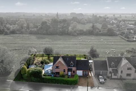 4 bedroom detached house for sale, Sheldon Road, Aylesbury HP18