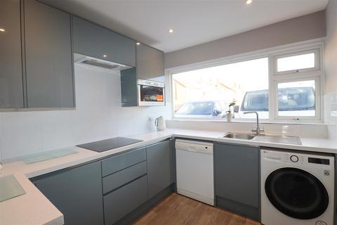 3 bedroom terraced house for sale, Rydal Close, Farnborough GU14