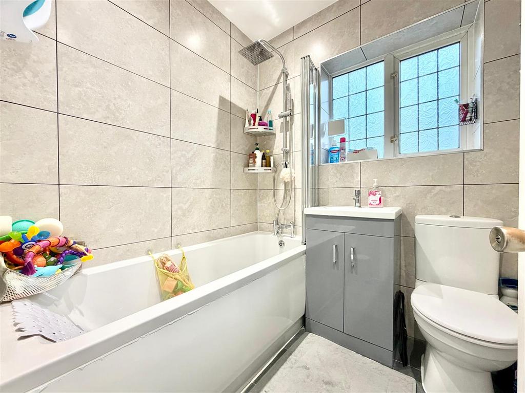 Family Bathroom: