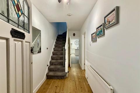 4 bedroom semi-detached house for sale, Kenilworth Drive, Borehamwood WD6
