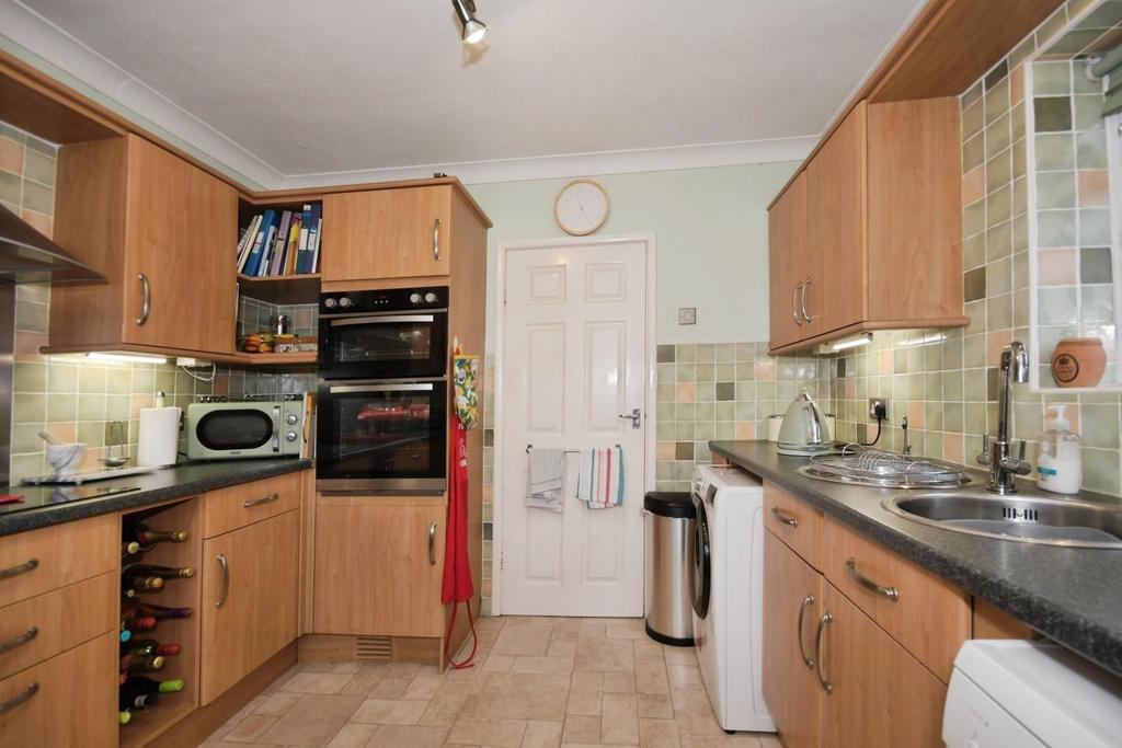 KITCHEN 03.jpg
