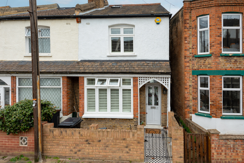 3 bedroom end of terrace house for sale, Meadow Road, Bromley BR2