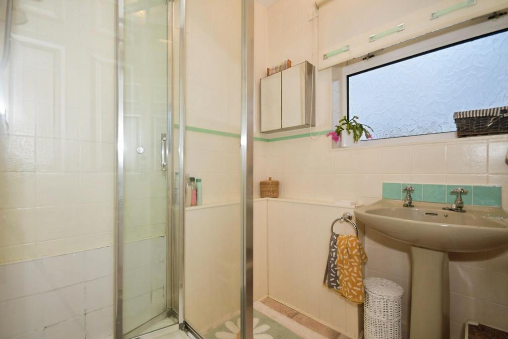 SHOWER ROOM.jpg