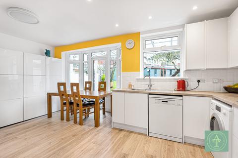 3 bedroom terraced house for sale, Imber Close, Southgate, London, N14