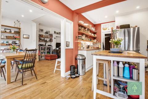 5 bedroom semi-detached house for sale, Queen Elizabeths Drive, Southgate, London, N14