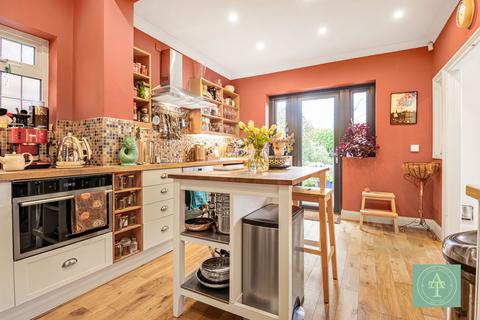 5 bedroom semi-detached house for sale, Queen Elizabeths Drive, Southgate, London, N14