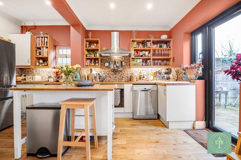 5 bedroom semi-detached house for sale, Queen Elizabeths Drive, Southgate, London, N14