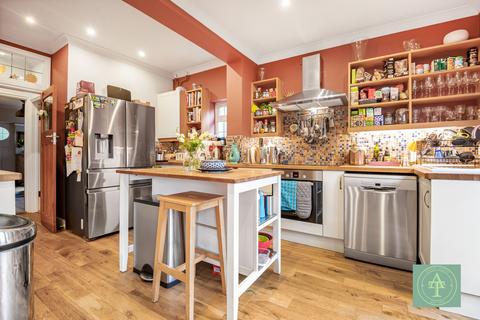 5 bedroom semi-detached house for sale, Queen Elizabeths Drive, Southgate, London, N14