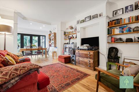 5 bedroom semi-detached house for sale, Queen Elizabeths Drive, Southgate, London, N14