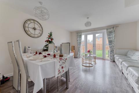 3 bedroom end of terrace house for sale, Valetta Drive, Carbrooke