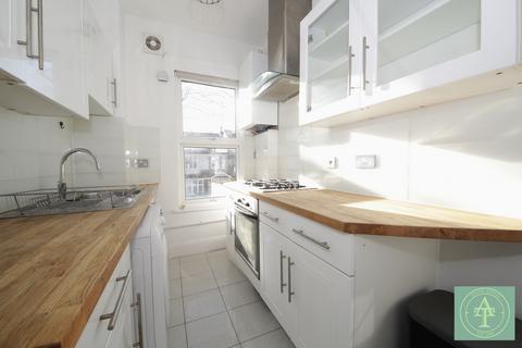 2 bedroom flat for sale, Arlow Road, Winchmore Hill, London, N21