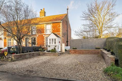 3 bedroom end of terrace house for sale, Station Road, Yaxham