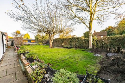 3 bedroom end of terrace house for sale, Station Road, Yaxham