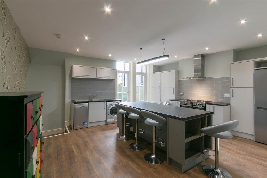 Breakfasting Kitchen