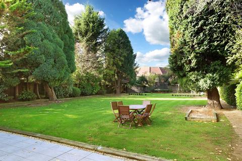 5 bedroom detached house for sale, Walkwood Rise, Beaconsfield, Buckinghamshire, HP9