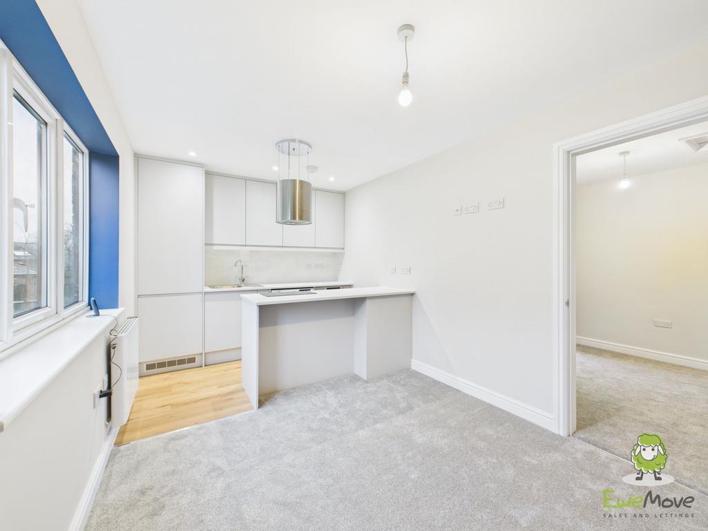 Kitchen and living space - Ewemove Whitchurch  Nan