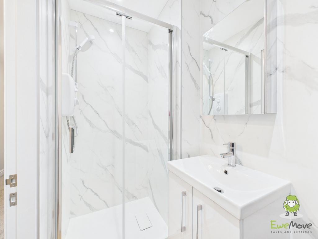 Shower room - Ewemove Whitchurch  Nantwich Charlot