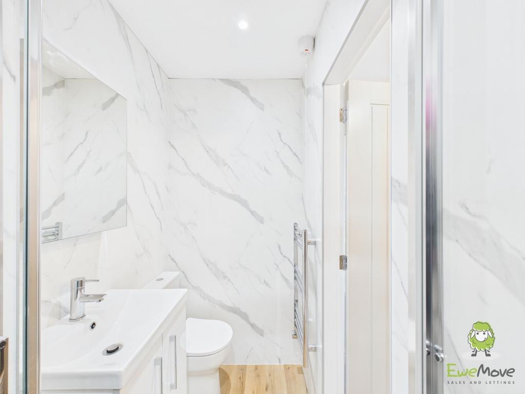 Shower room - Ewemove Whitchurch  Nantwich Charlot