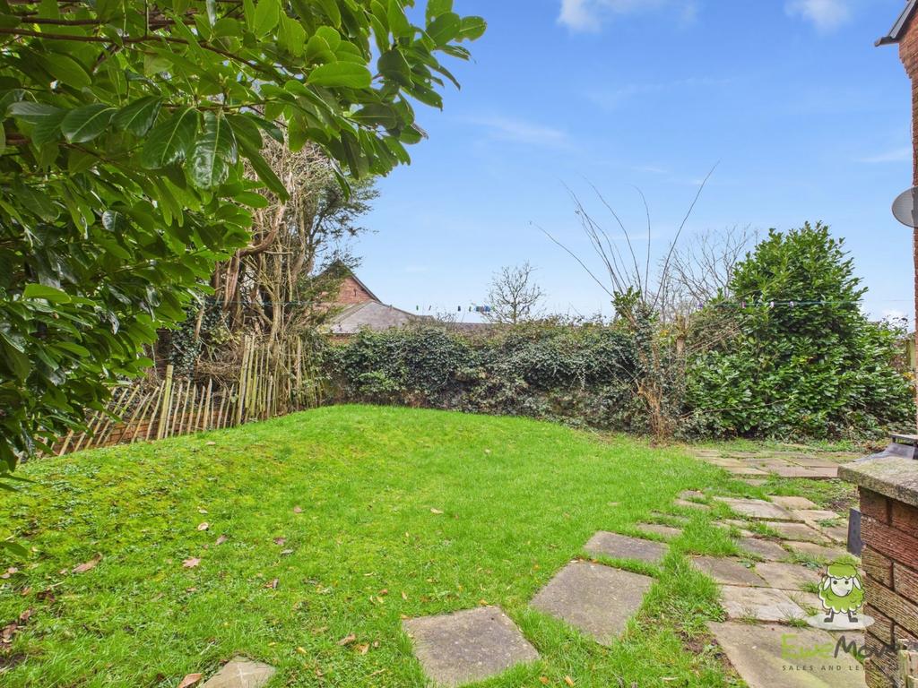 Communal gardens - Ewemove Whitchurch  Nantwich Ch