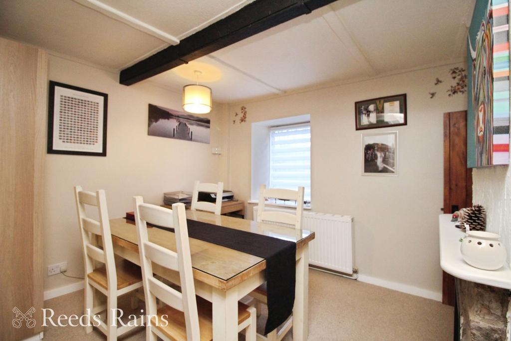 Snug/Dining Room