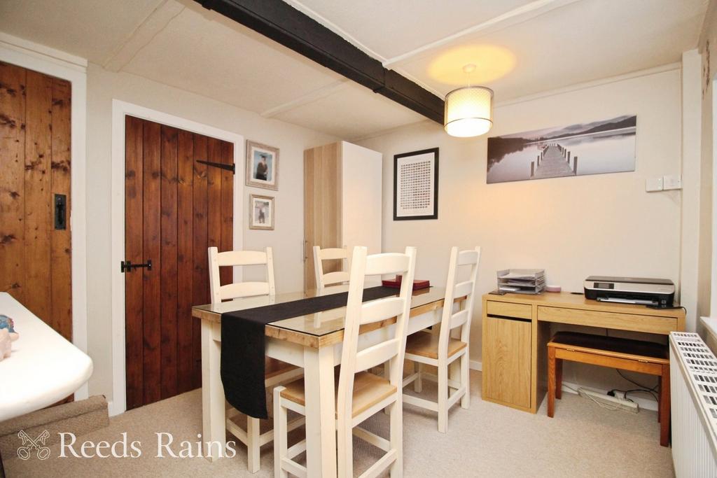 Snug/Dining Room