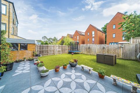 3 bedroom semi-detached house for sale, Dickens Drive, Coulsdon CR5