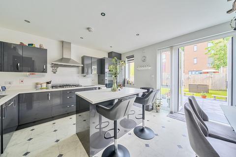 3 bedroom semi-detached house for sale, Dickens Drive, Coulsdon CR5
