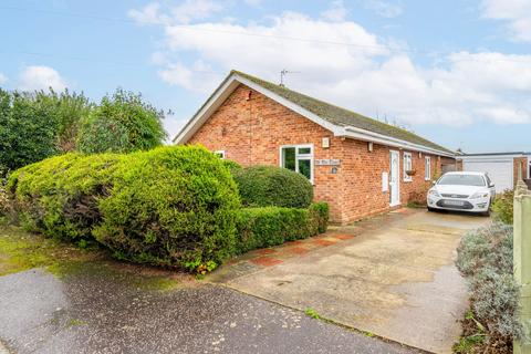 4 bedroom detached bungalow for sale - The Close, Hemsby