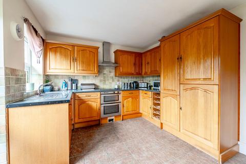 4 bedroom detached bungalow for sale, The Close, Hemsby