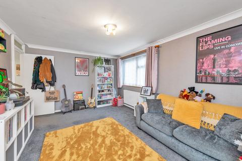 2 bedroom ground floor flat for sale, Burns Road, Royston SG8