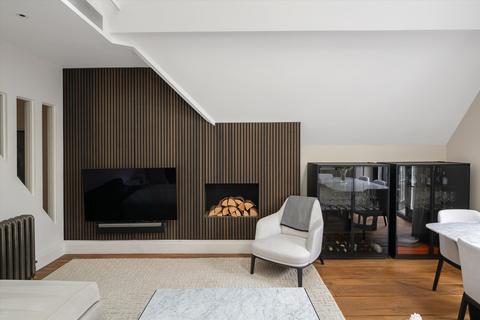 4 bedroom flat for sale, Frognal Gardens, London, NW3