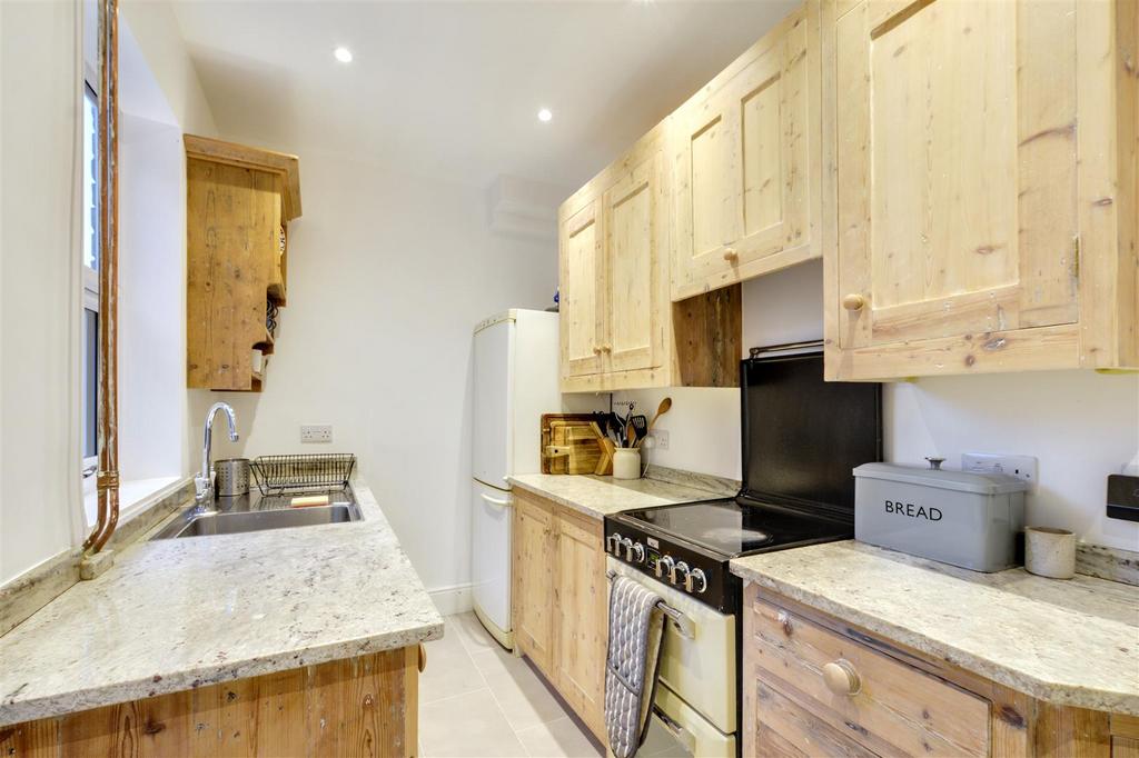 Kitchen 2.jpeg