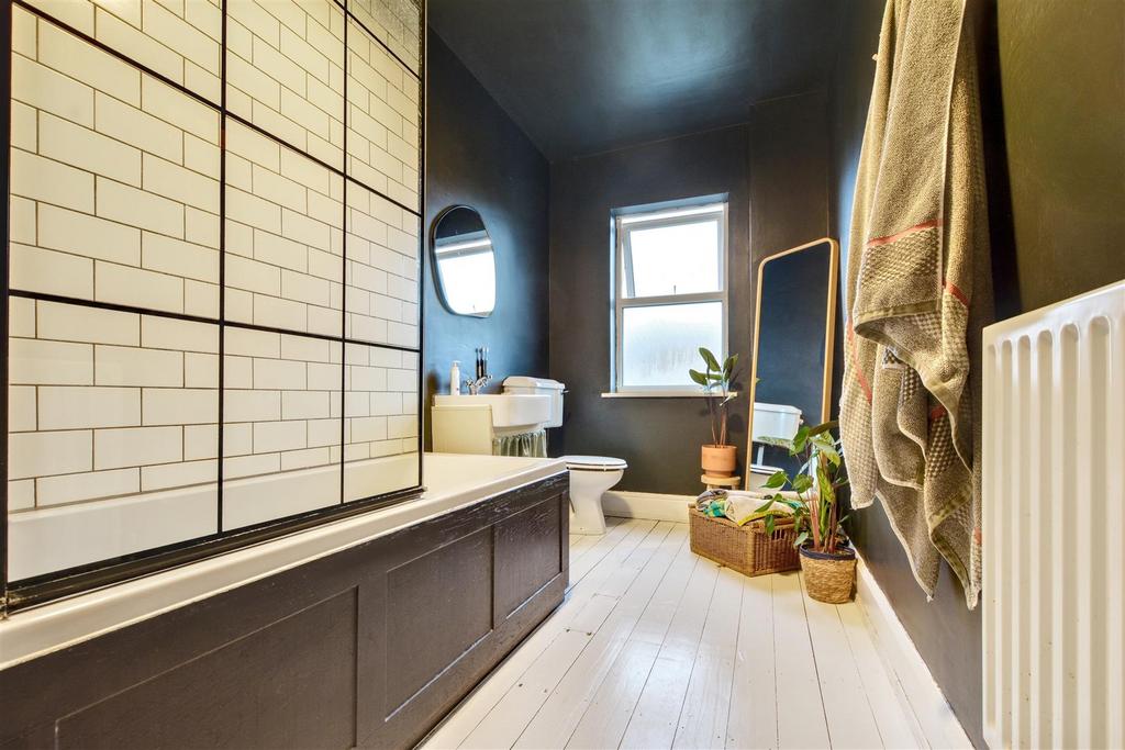 Bathroom 1.jpeg