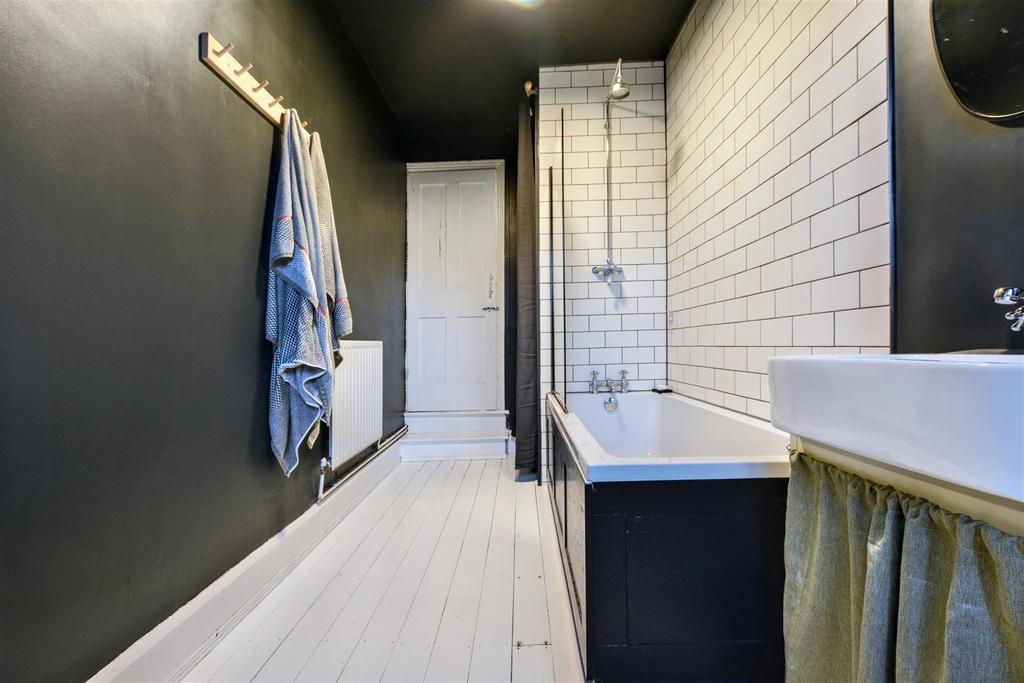 Bathroom 2.jpeg