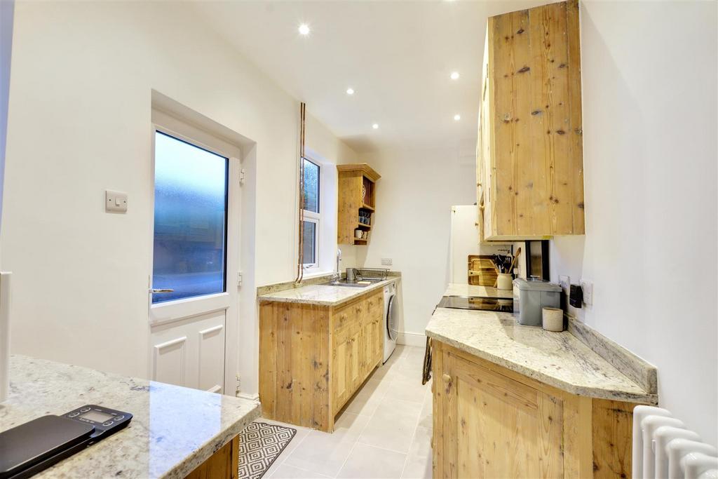 Kitchen 1.jpeg