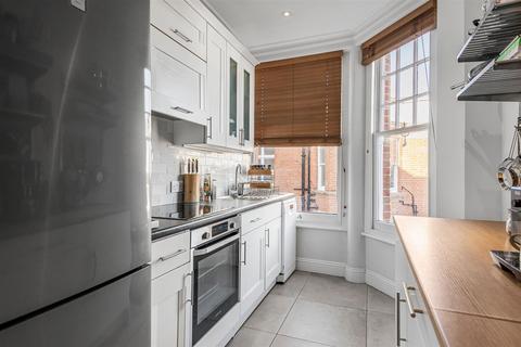 1 bedroom flat for sale, The Terrace, Barnes, London, SW13
