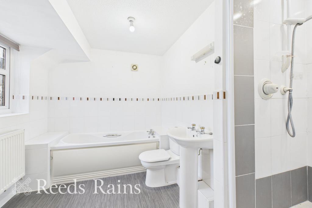 Main En-Suite